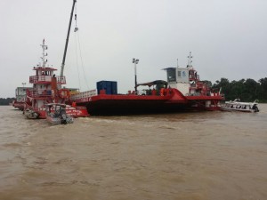 Etapa de lançamento em curso no rio Solimões