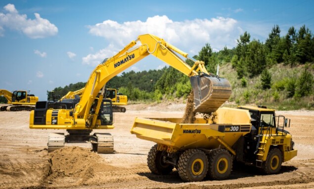 Komatsu-PC490LCi-11-excavator-1-1024x683