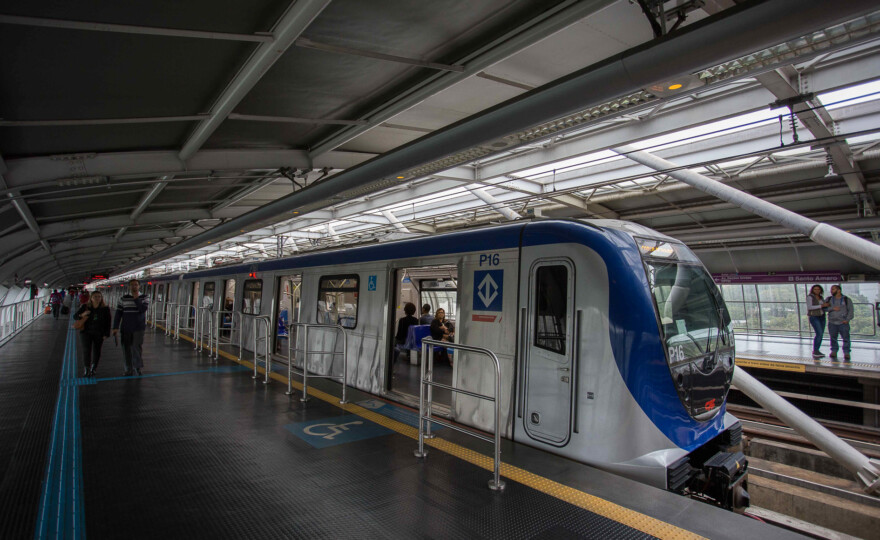 O governador Geraldo Alckmin  entregou 8 novos trens da linha 5- Lilás e do sistema CBTC na estação Capão Redondo.  Foto: Mastrangelo Reino/A2IMG