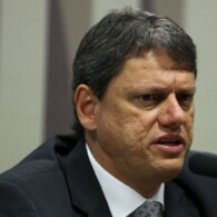 O ministro da Infraestrutura, Tarcísio de Freitas, participa de audiência pública na Comissão de Serviços de Infraestrutura do Senado.