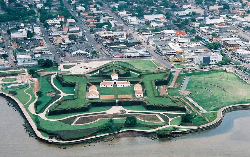 Vista aérea da cidade de Fortaleza de São José de Macapá (Macapá).