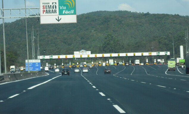 Rod_._dos_Bandeirantes_._sp_._348_._Sentido_São_Paulo_._SUL_._Caieiras_-_São_Paulo,_Brasil_._202_-_panoramio