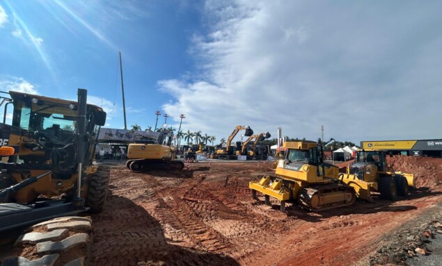 Demonstração de equipamentos na Brazil Equipo Show 2025