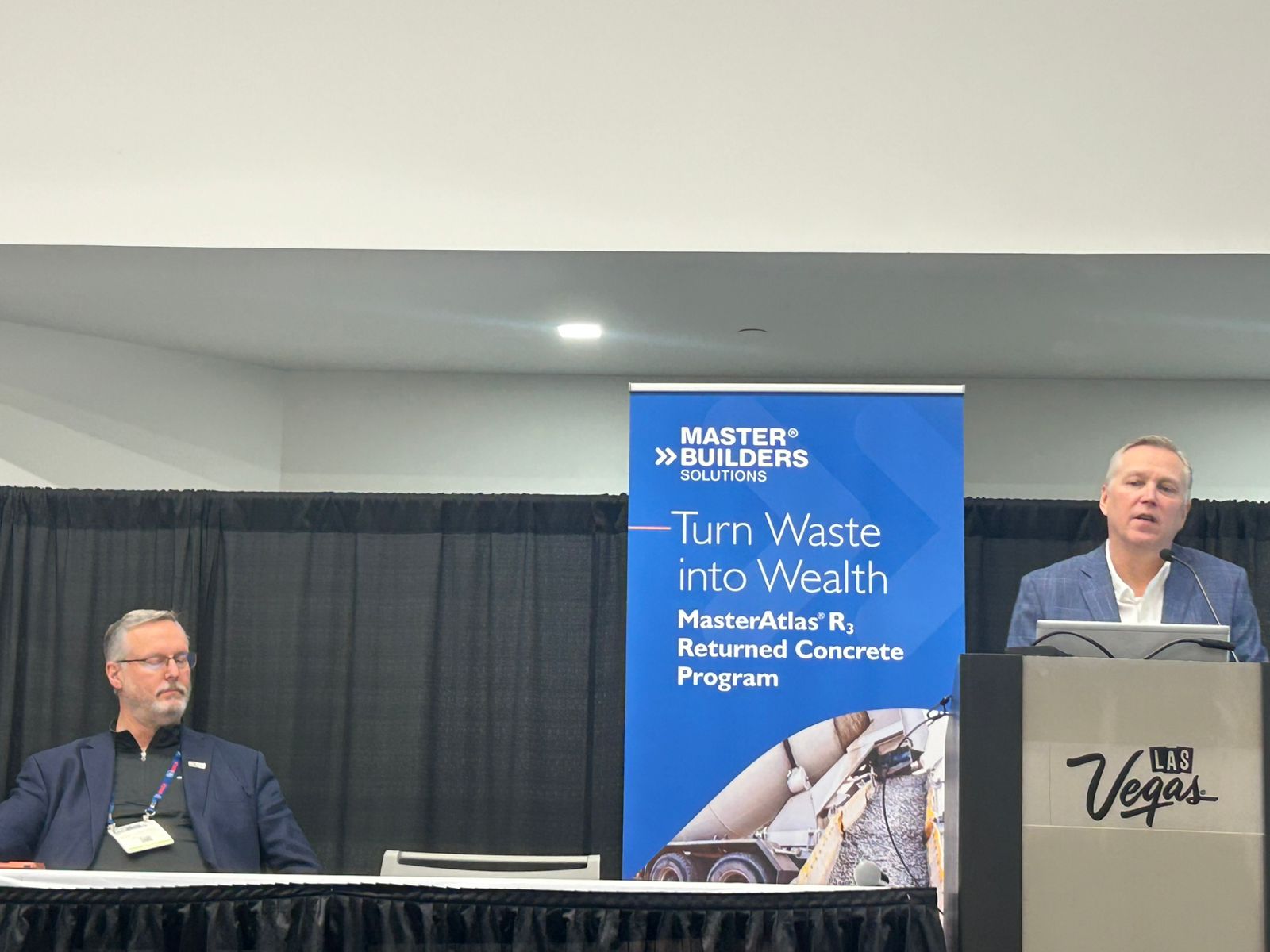 Executivos da Master Buiders Solutions durante a World of Concrete 2026