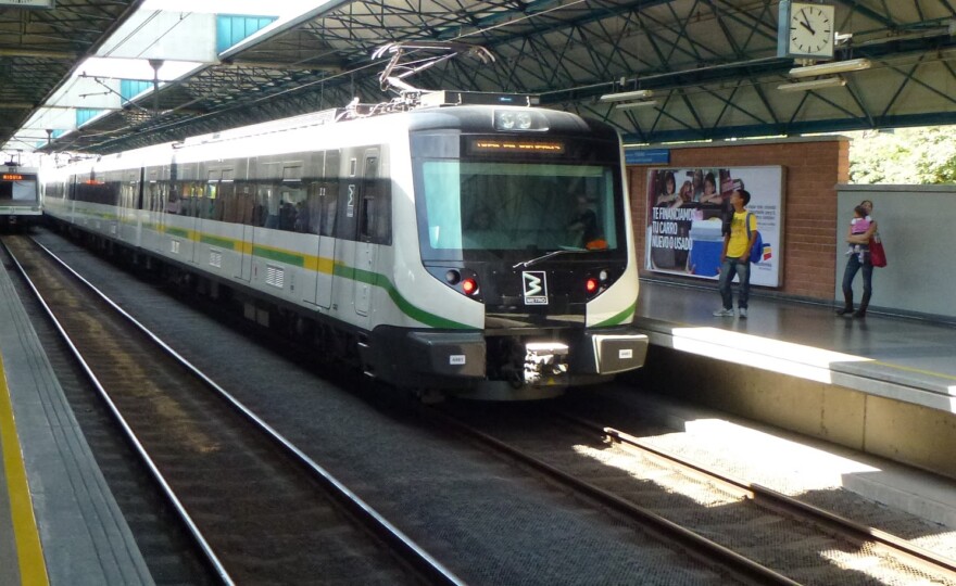 Metro de Medellin, na Colômbia: Ineco participa da entrega de trens.