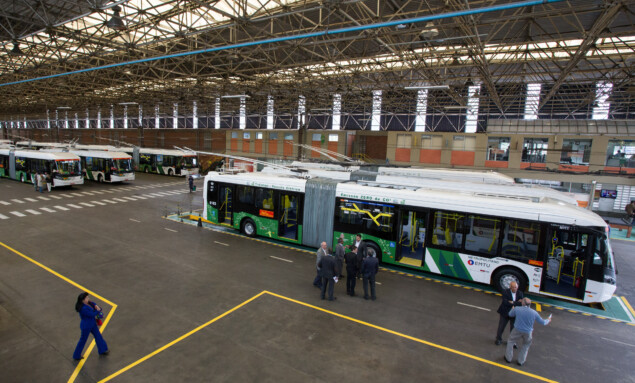 Entrega de dez novos onibus eletricos articulados no corredor ABD