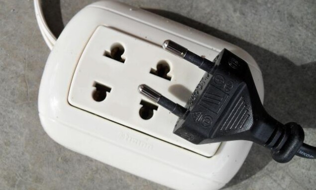 peru_electrical_outlet_and_plug