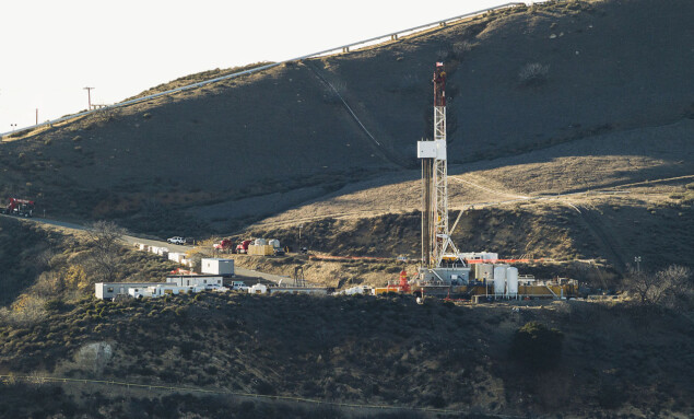 Aliso_Canyon_gas_leak_site,_Dec._14,_2015_(23389378449)