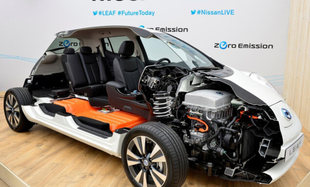 2017-Nissan-Leaf-interior-cutout