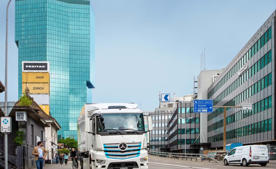 Der Mercedes-Benz eActros in der Schweiz. 

The Mercedes-Benz eActros in Switzerland.