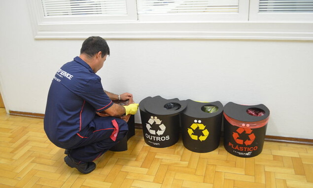 800px-Reciclagem_do_lixo_em_todo_o_Campus_de_Porto_Alegre