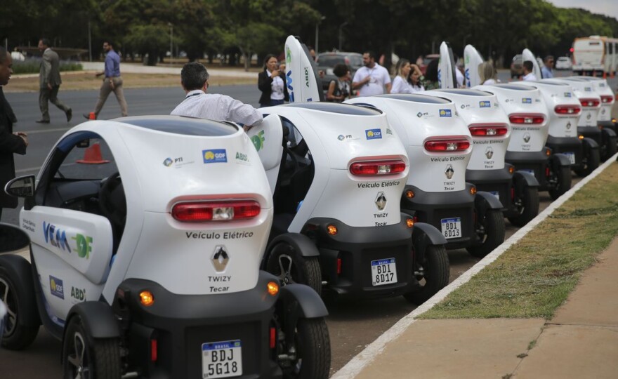 O Governo do Distrito Federal, a Agência Brasileira de Desenvolvimento Industrial e o Parque Tecnológico Itaipu  lançam  no Palácio do Buriti,o projeto de compartilhamento de veículos elétricos para frotas públicas VEM DF