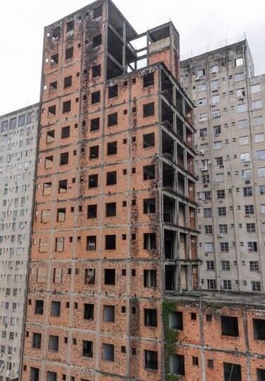 "Esqueletão", localizado no centro histórico de Porto Alegre (foto: Luciano Lanes/PMPA).