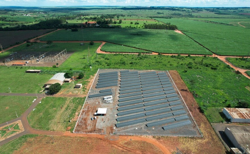 usina de energia solar no Parque de Exposições Lídia Calabreta Massi, em Ivinhema (MS) (foto: divulgação).