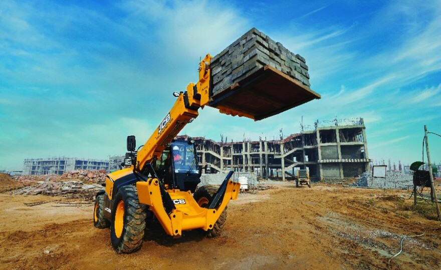 Modelo JCB 530-110, indicado para operações em construção civil e mineração (foto: divulgação).