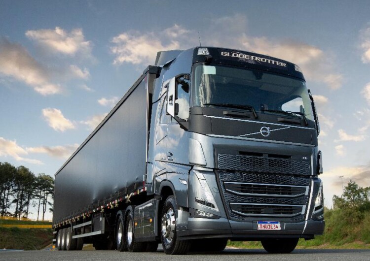 Caminhão FH da Volvo já com o Pacote Aero (foto: divulgação).