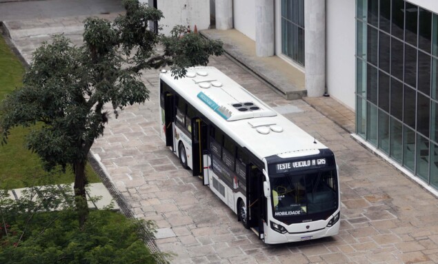 Apresentação do novo ônibus movido a Biometano/GNV Veículo lançado pela Scania tem baixo nível de ruído e emissões de gases conforme o padrão Euro 6, o mais recente adotado na União Europeia. com a presença do governador do Paraná Carlos Mass