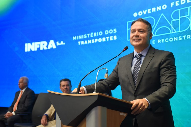 Renan Filho, ministro dos Transportes, durante evento (foto: Ricardo Botelho/MT).