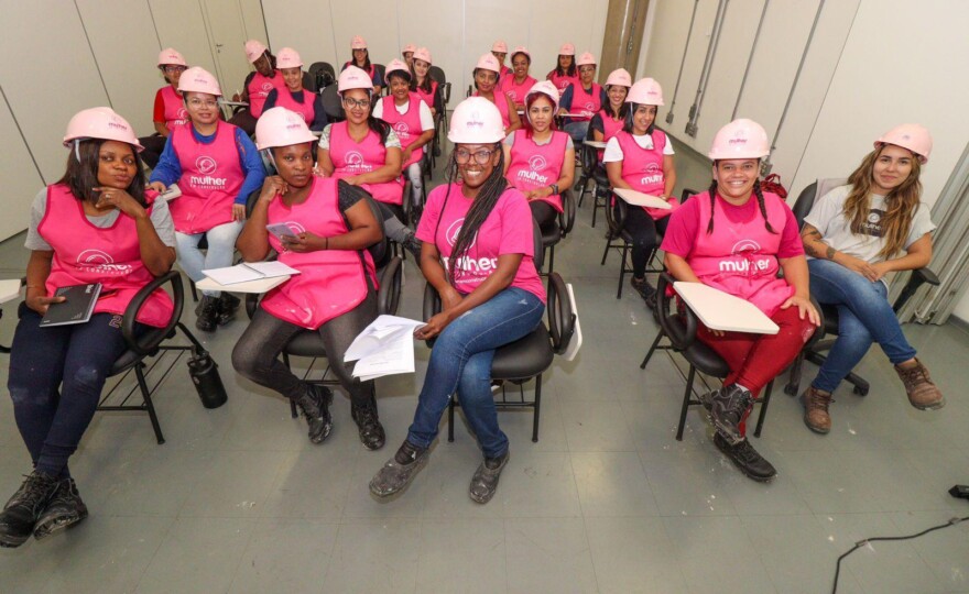 Por meio de parceria da ViaQuatro, ViaMobilidade e a ONG Mulher em Construção, candidatas compartilham o desejo de aprender e ter um emprego no setor (foto: Bruno Coelho).