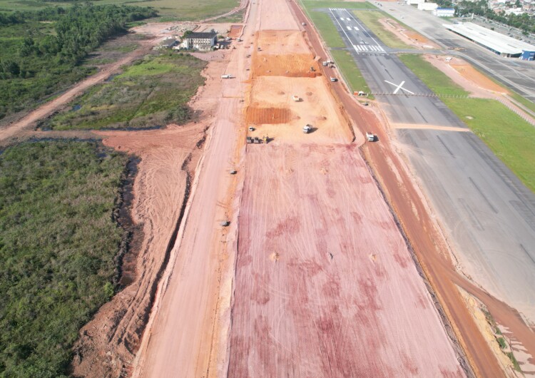 Obras da nova pista do Aeroporto de Macaé (RJ), que rendeu à CBM destaque no prêmio Inova (foto: Infra / Divulgação).