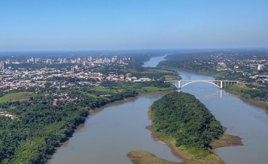 Mais de 285 mil habitantes de Foz do Iguaçu serão beneficiados com a modernização da iluminação pública. (Foto José Fernando Ogura/Arquivo AEN.)