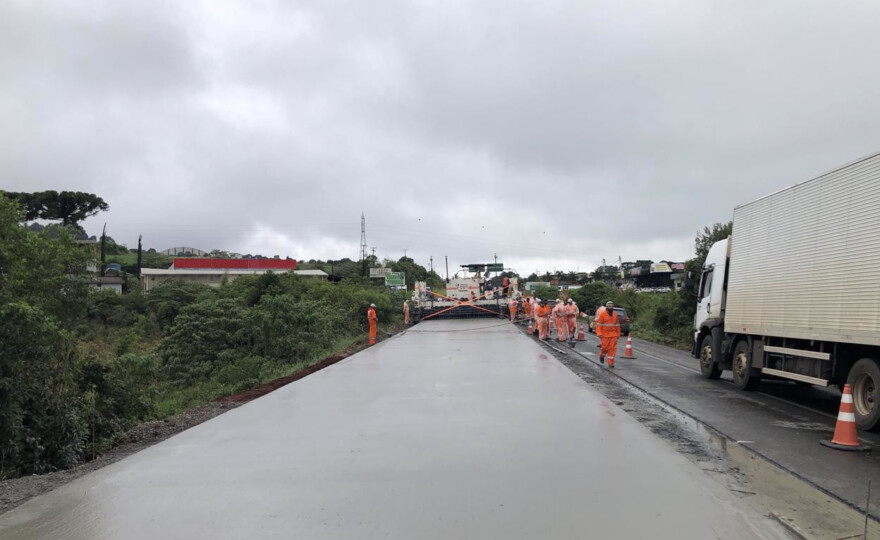 Começa a etapa de concretagem da rodovia entre Palmas e Clevelândia (foto: DER/PR).