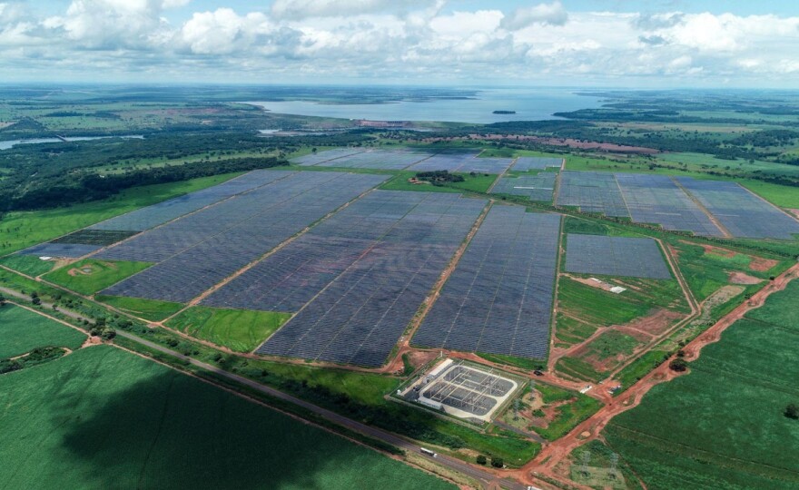 Complexo Solar Ouroeste, no município de Ouroeste, interior de São Paulo. (Foto: divulgação AES Brasil.)