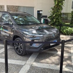 Toyota do Brasil expôs Corolla Cross híbrido flex, na Colômbia, durante a V Conferência Internacional de Biocombustíveis (foto: divulgação).