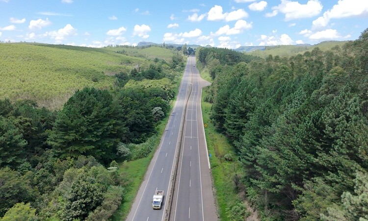Trecho da rodovia BR-376 na Serra do Cadeado, no Paraná. (Foto: Comunicação PRVias).