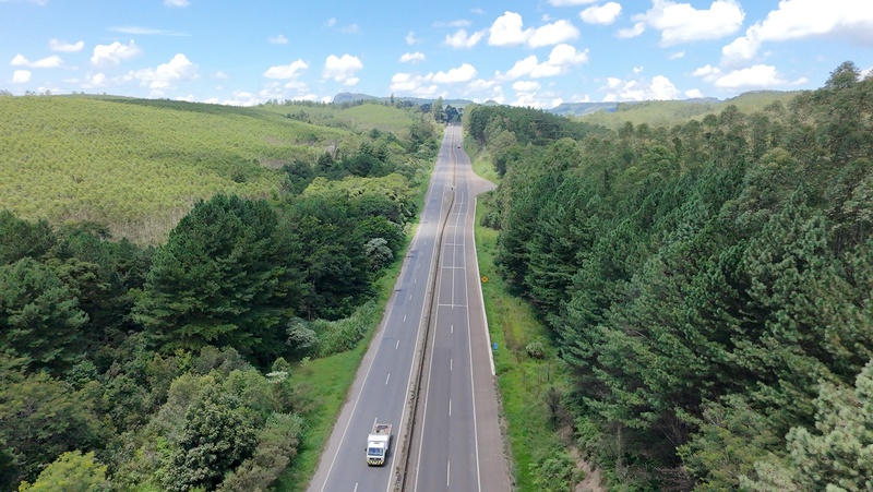 Trecho da rodovia BR-376 na Serra do Cadeado, no Paraná. (Foto: Comunicação PRVias).