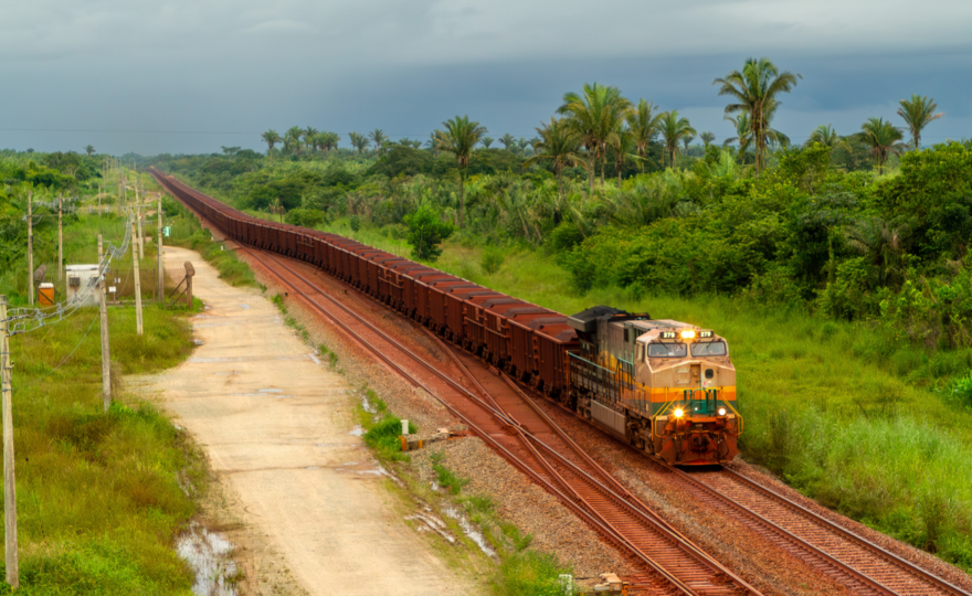 Vista do km 45, em Bacabeira (MA), por onde ocorre o escoamento de cargas pela Estrada de Ferro Carajás (EFC), operada pela Vale (foto: Cristiano Oliveira).